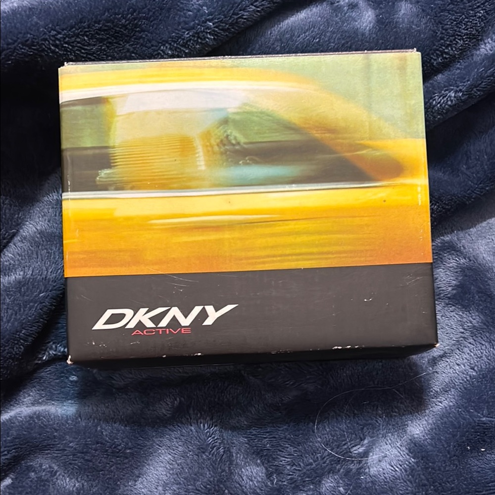 DKNY Active Kids Sneakers Box